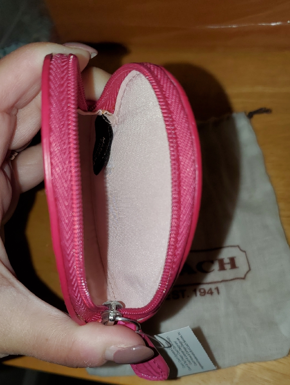 New Coach Rose Pink Signature Heart Shaped Coin Holder & Dustbag Style# F61634 - Picture 4 of 4